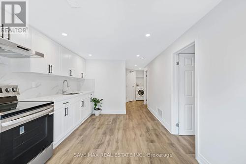 145 East Avenue, Toronto, ON - Indoor Photo Showing Kitchen