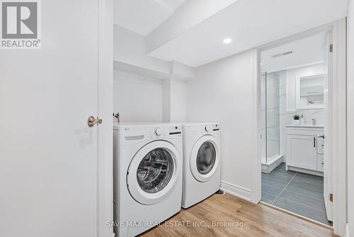 145 East Avenue, Toronto, ON - Indoor Photo Showing Laundry Room