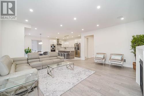 219 Lyle Drive, Clarington, ON - Indoor Photo Showing Living Room