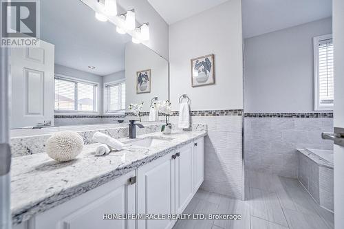 679 Ormond Drive, Oshawa, ON - Indoor Photo Showing Bathroom