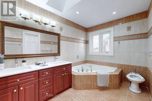 896 Kennedy Road, Toronto, ON - Indoor Photo Showing Bathroom