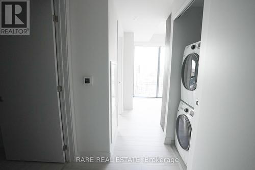 2502 - 8 Cumberland Street, Toronto, ON - Indoor Photo Showing Laundry Room