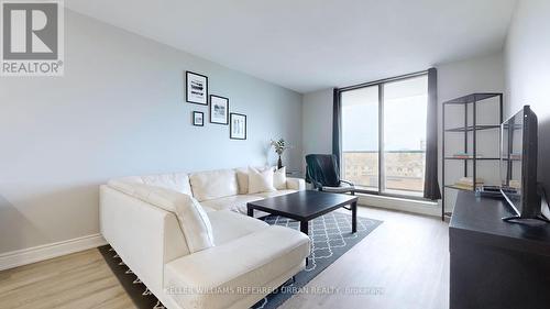 801 - 250 Jarvis Street, Toronto, ON - Indoor Photo Showing Living Room