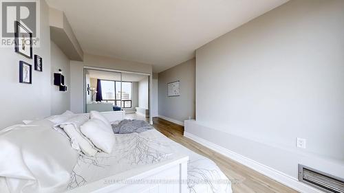 801 - 250 Jarvis Street, Toronto, ON - Indoor Photo Showing Bedroom