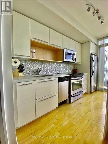 3010 - 25 Carlton Street, Toronto, ON - Indoor Photo Showing Kitchen With Upgraded Kitchen