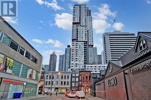 907 - 318 Richmond Street W, Toronto, ON - Outdoor With Facade