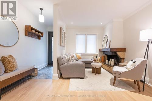 158 Fairlawn Avenue, Toronto, ON - Indoor Photo Showing Living Room