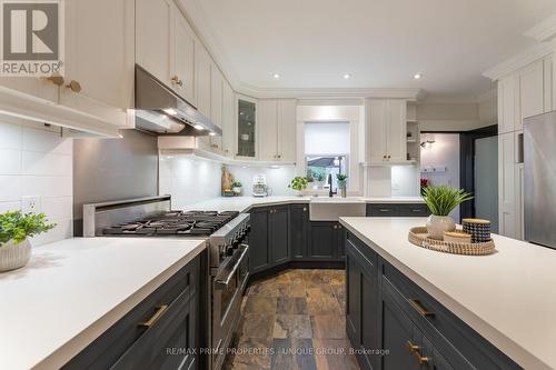 158 Fairlawn Avenue, Toronto, ON - Indoor Photo Showing Kitchen With Upgraded Kitchen