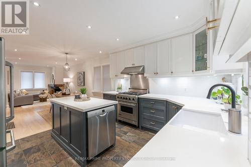 158 Fairlawn Avenue, Toronto, ON - Indoor Photo Showing Kitchen With Upgraded Kitchen