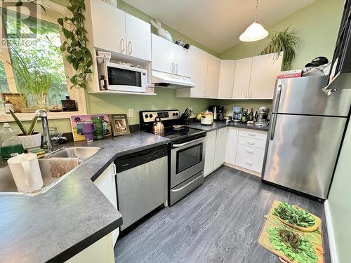 403 Conklin Avenue, Penticton, BC - Indoor Photo Showing Kitchen With Double Sink