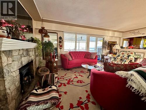 403 Conklin Avenue, Penticton, BC - Indoor Photo Showing Living Room With Fireplace