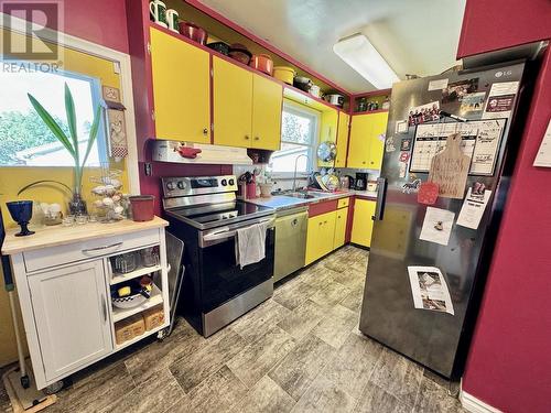 403 Conklin Avenue, Penticton, BC - Indoor Photo Showing Kitchen