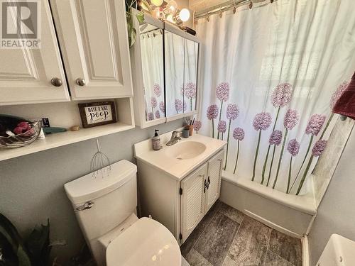 403 Conklin Avenue, Penticton, BC - Indoor Photo Showing Bathroom