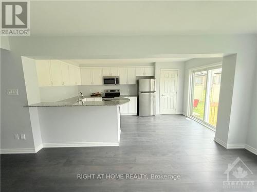 106 Lanceleaf Way, Ottawa, ON - Indoor Photo Showing Kitchen