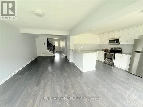 106 Lanceleaf Way, Ottawa, ON - Indoor Photo Showing Kitchen