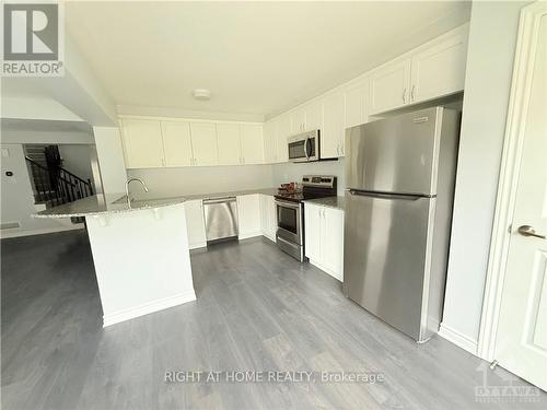 106 Lanceleaf Way, Ottawa, ON - Indoor Photo Showing Kitchen