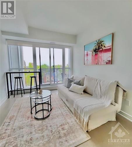 560 Rideau Street Unit#523, Ottawa, ON - Indoor Photo Showing Living Room