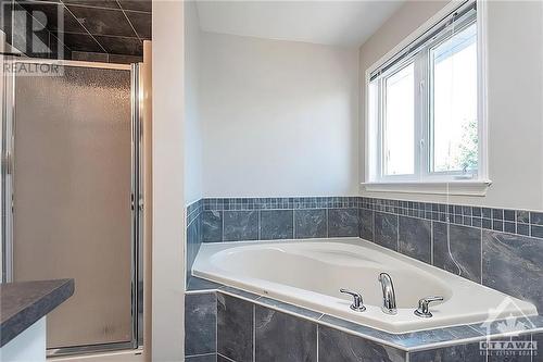 626 Braecreek Avenue, Ottawa, ON - Indoor Photo Showing Bathroom