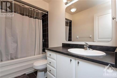 626 Braecreek Avenue, Ottawa, ON - Indoor Photo Showing Bathroom