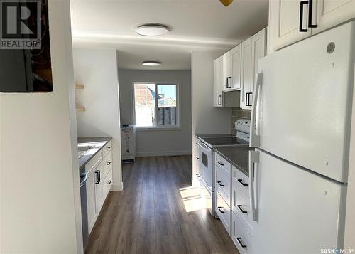 100 4Th Street, Dunblane, SK - Indoor Photo Showing Kitchen