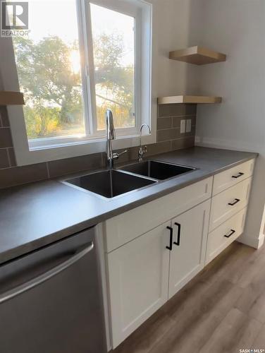 100 4Th Street, Dunblane, SK - Indoor Photo Showing Kitchen With Double Sink