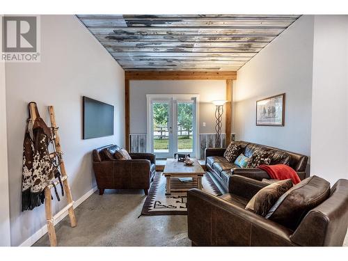 392 Teal Road, Kamloops, BC - Indoor Photo Showing Living Room