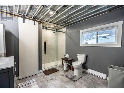 392 Teal Road, Kamloops, BC - Indoor Photo Showing Bathroom