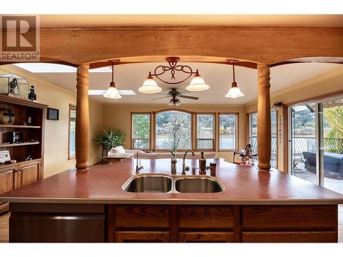 392 Teal Road, Kamloops, BC - Indoor Photo Showing Kitchen With Double Sink