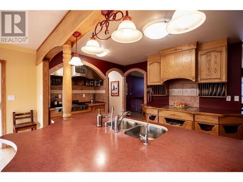 392 Teal Road, Kamloops, BC - Indoor Photo Showing Kitchen With Double Sink