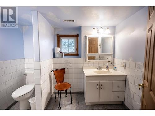 392 Teal Road, Kamloops, BC - Indoor Photo Showing Bathroom