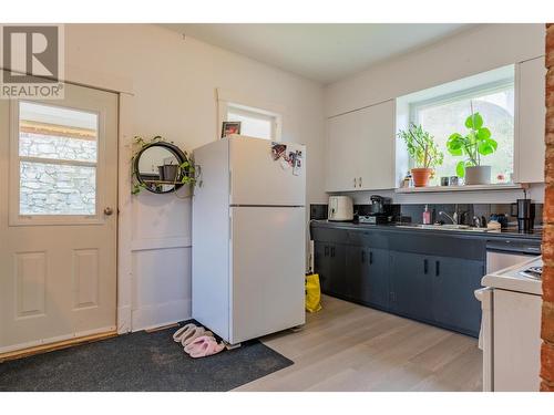 246 Esling Street, Trail, BC - Indoor Photo Showing Kitchen