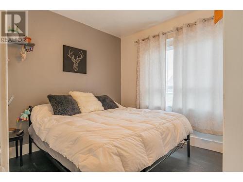 246 Esling Street, Trail, BC - Indoor Photo Showing Bedroom