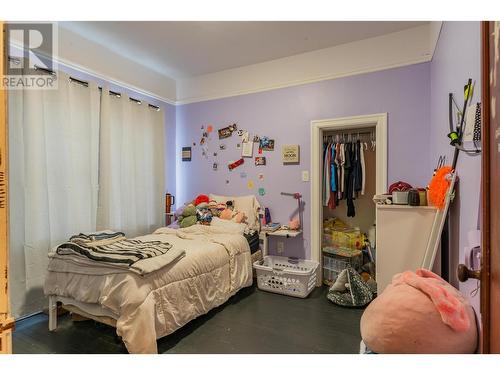 246 Esling Street, Trail, BC - Indoor Photo Showing Bedroom