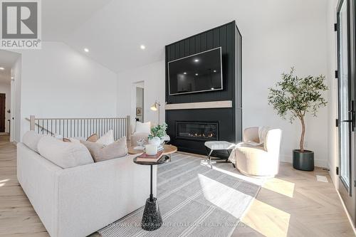 300 Orr Street, Stratford (22 - Stratford), ON - Indoor Photo Showing Living Room With Fireplace