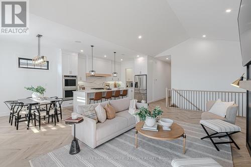 300 Orr Street, Stratford (22 - Stratford), ON - Indoor Photo Showing Living Room