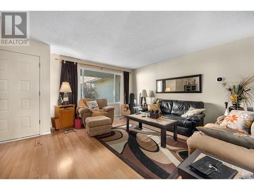 1427 Pine Avenue, Ashcroft, BC - Indoor Photo Showing Living Room