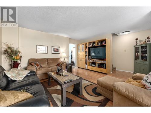 1427 Pine Avenue, Ashcroft, BC - Indoor Photo Showing Living Room