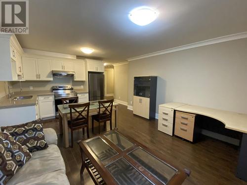 Basement 5838 Berwick Street, Burnaby, BC - Indoor Photo Showing Kitchen