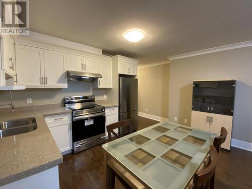 Basement 5838 Berwick Street, Burnaby, BC - Indoor Photo Showing Kitchen With Double Sink