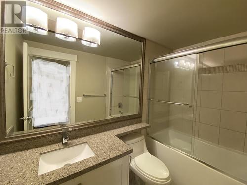 Basement 5838 Berwick Street, Burnaby, BC - Indoor Photo Showing Bathroom