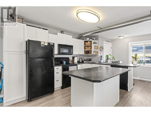 2196 Lynrick Road, Kelowna, BC - Indoor Photo Showing Kitchen