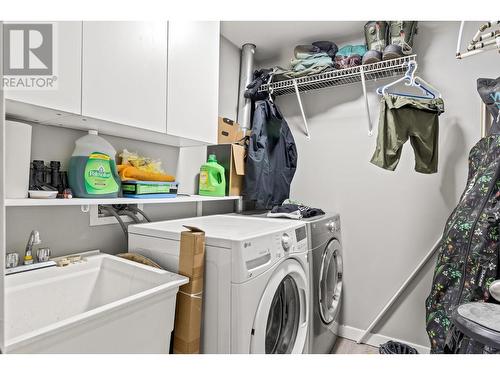 2196 Lynrick Road, Kelowna, BC - Indoor Photo Showing Laundry Room