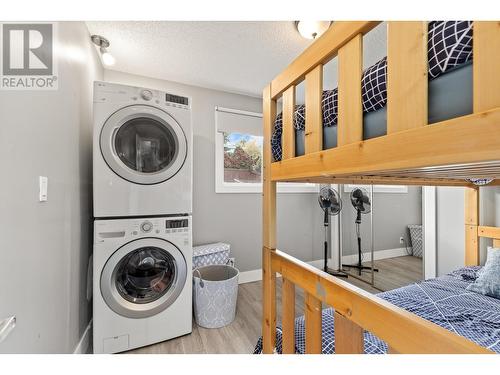 2196 Lynrick Road, Kelowna, BC - Indoor Photo Showing Laundry Room