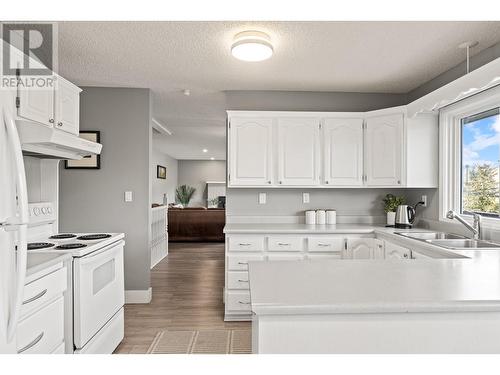 2196 Lynrick Road, Kelowna, BC - Indoor Photo Showing Kitchen With Double Sink