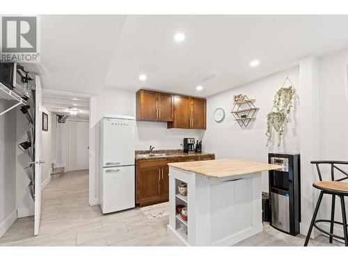 2196 Lynrick Road, Kelowna, BC - Indoor Photo Showing Kitchen With Double Sink