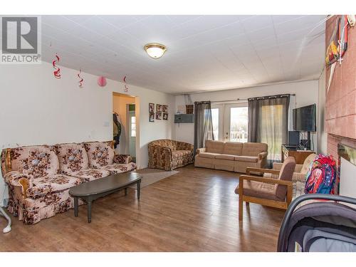 2088 Carnaby Street, Smithers, BC - Indoor Photo Showing Living Room