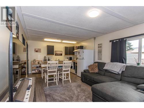 2088 Carnaby Street, Smithers, BC - Indoor Photo Showing Living Room