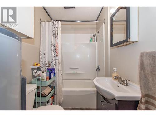 2088 Carnaby Street, Smithers, BC - Indoor Photo Showing Bathroom