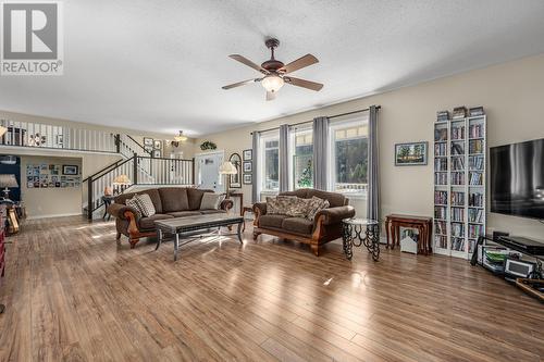 661 Lagoon Court Road, Clinton, BC - Indoor Photo Showing Living Room