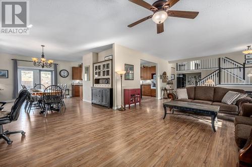 661 Lagoon Court Road, Clinton, BC - Indoor Photo Showing Living Room